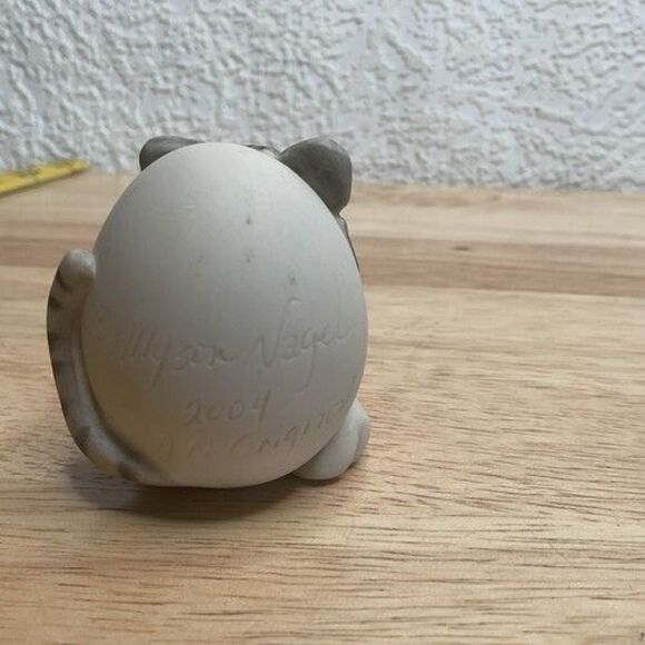 Allyson Nagel Rare Egg Shaped Porcelain Artist Signed Cat Figurine Gray/White 2" - Picture 4 of 8